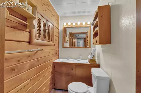 Bath - 847 Timber Ridge Rd, Divide, CO 80814 photo 1 of 2