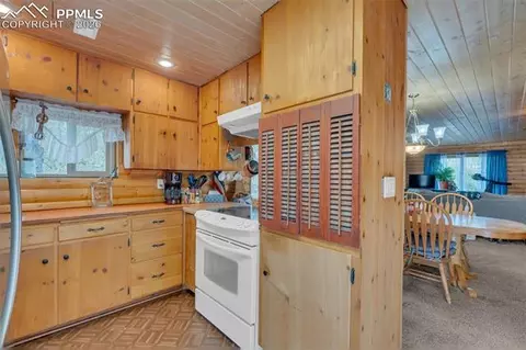 Kitchen - 847 Timber Ridge Rd, Divide, CO 80814 photo 2 of 2