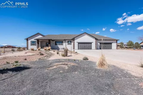 1271 S Yerba Buena Dr, Pueblo, CO 81007