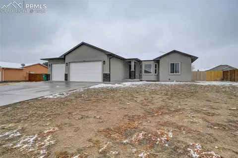 418 E Cheney Dr, Pueblo West, CO 81007