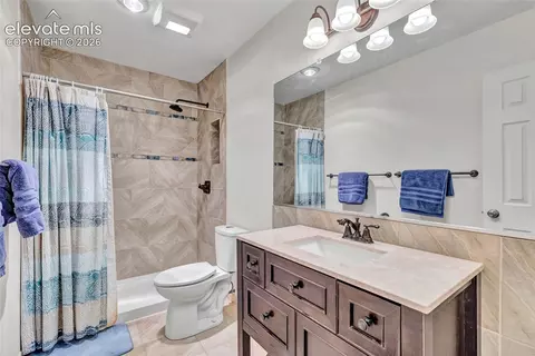 Bath - 381 Raspberry Ln, Monument, CO 80132 photo 2 of 3