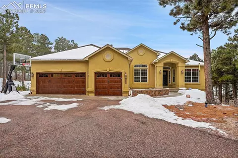 935 Pinenut Ct, Colorado Springs, CO 80921
