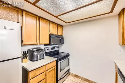144 W Rockrimmon Blvd #304, Colorado Springs, CO 80919