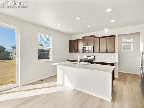10462 Devoncove Dr, Peyton, CO 80831 photo 3