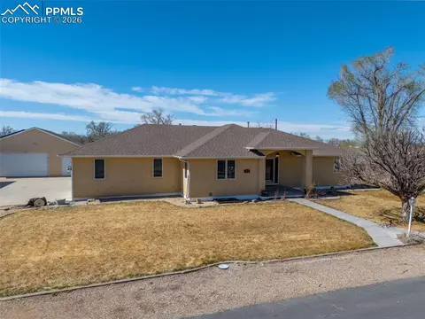 1079 Lynn Dr, Pueblo, CO 81006