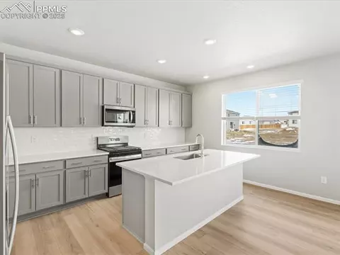 10636 Waterloo Dr, Peyton, CO 80831 photo 2