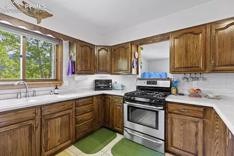 Kitchen - 1040 Cantiberry Rd, Divide, CO 80814 photo 3 of 4