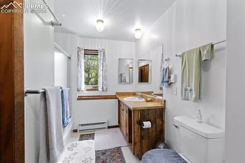 Bath - 1040 Cantiberry Rd, Divide, CO 80814 photo 2 of 2