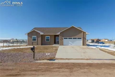 1735 N Bear Gulch Ln, Pueblo, CO 81007