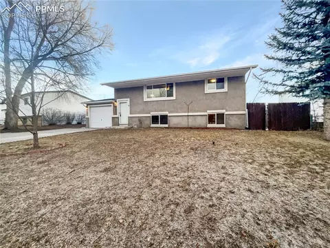 1715 Luna Dr, Fountain, CO 80817