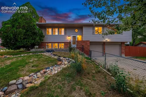 216 De La Vista St, Colorado Springs, CO 80911