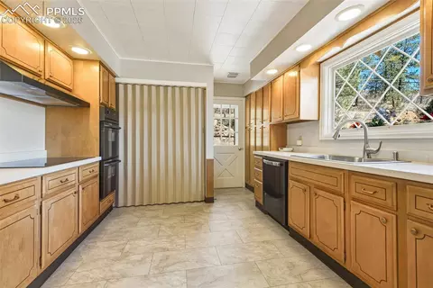 Kitchen - 4530 Hagerman Ave, Cascade, CO 80809 photo 3 of 5