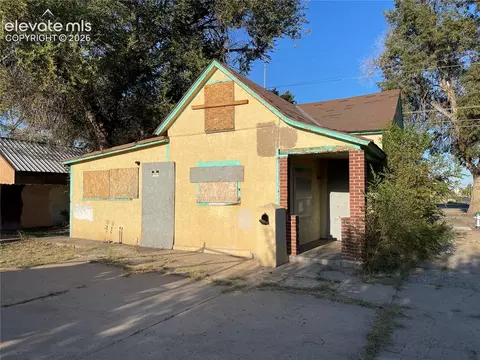 1132 Cypress St, Pueblo, CO 81004