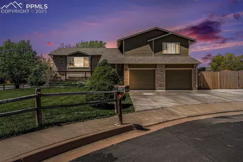 6995 Woodstock St, Colorado Springs, CO 80911