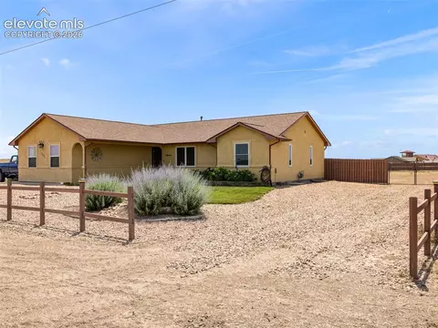 734 E Marigold Dr, Pueblo, CO 81007