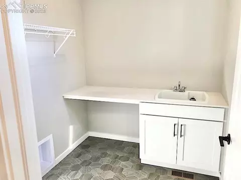 8602 Noreen Falls Dr, Colorado Springs, CO 80924