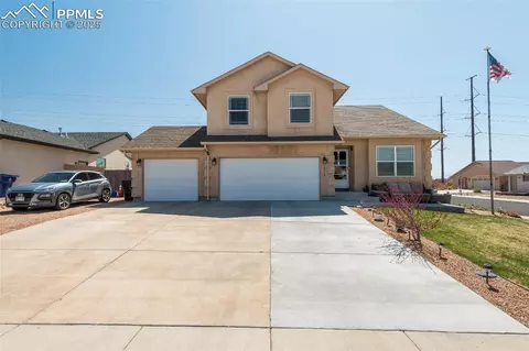 2318 Crestwood Ln, Pueblo, CO 81008