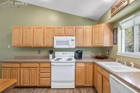 Kitchen - 564 Black Bear Dr, Divide, CO 80814 photo 2 of 3