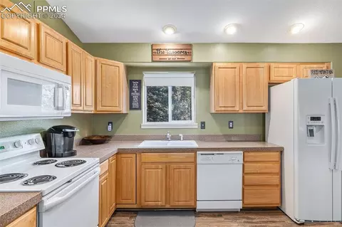 Kitchen - 564 Black Bear Dr, Divide, CO 80814 photo 3 of 3