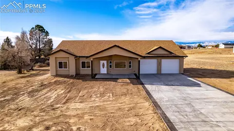 1860 W Chimazo Dr, Pueblo, CO 81007