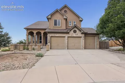 7704 Braxton Dr, Fountain, CO 80817