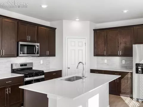 13255 Valley Peak Dr, Peyton, CO 80831 photo 2