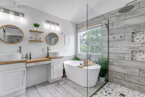 Bath - 18215 E Warren Ave, Aurora, CO 80013 photo 1 of 5