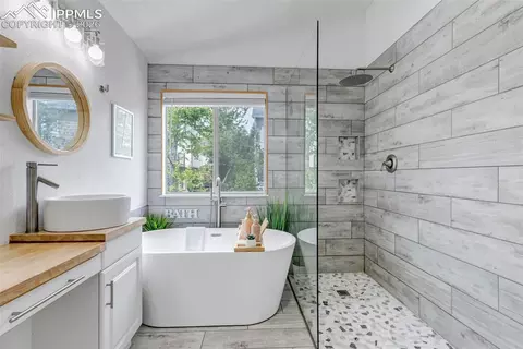 Bath - 18215 E Warren Ave, Aurora, CO 80013 photo 2 of 5