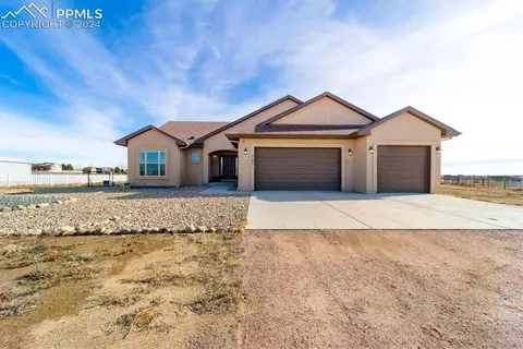 702 Calaveras Dr, Pueblo, CO 81007