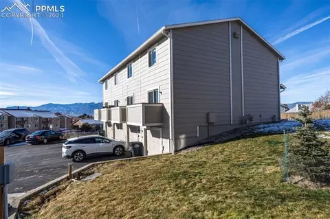 5317 Solar Ridge Dr, Colorado Springs, CO 80917