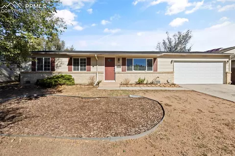 555 Corte Hermosa Dr, Fountain, CO 80817