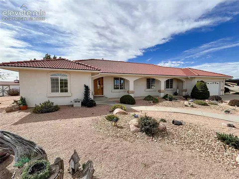 72 Pleasure Trl, Penrose, CO 81240