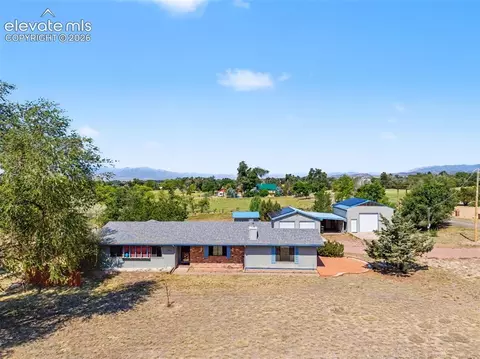 1335 Apple Ln, Penrose, CO 81240
