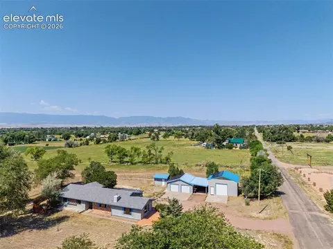1335 Apple Ln, Penrose, CO 81240