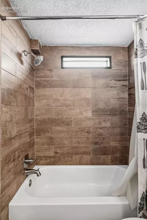 Bath - 75 Sixth St, Como, CO 80432 photo 4 of 4