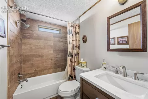 Bath - 75 Sixth St, Como, CO 80432 photo 3 of 4