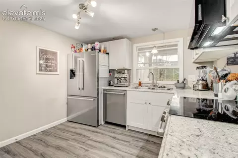 Kitchen - 367 Raspberry Ln, Monument, CO 80132 photo 2 of 2