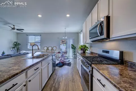 Kitchen - 10144 Bluffstone Ct, Peyton, CO 80831 photo 3 of 5