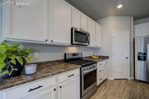 Kitchen - 10144 Bluffstone Ct, Peyton, CO 80831 photo 4 of 5