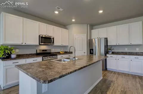 10144 Bluffstone Ct, Peyton, CO 80831 photo 6