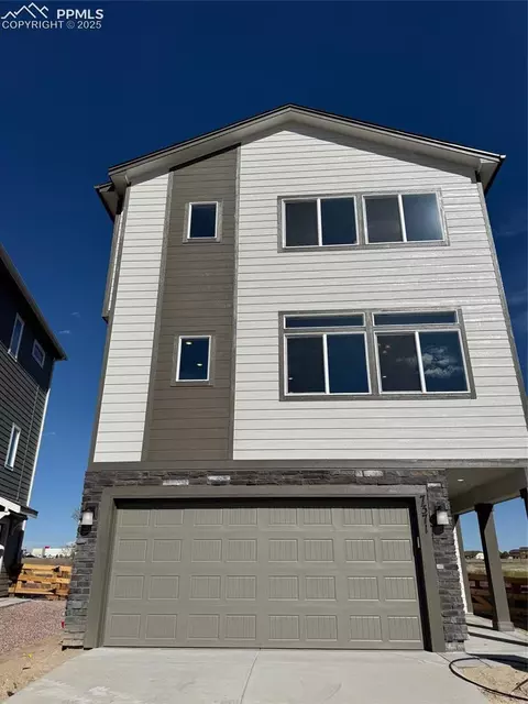 7371 Cornice Pt, Colorado Springs, CO 80923