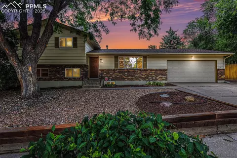 4514 Ridgeglen Rd, Colorado Springs, CO 80918