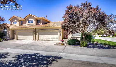 126 Luxury Ln, Colorado Springs, CO 80921