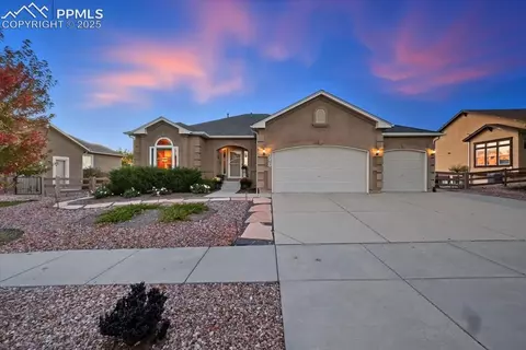 6762 Mustang Rim Dr, Colorado Springs, CO 80923