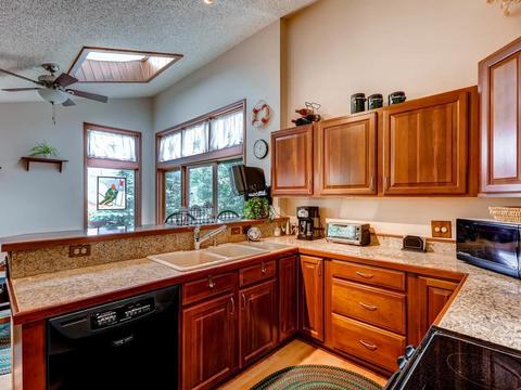 253 E Coyote Ct, Silverthorne, CO 80498 photo 8