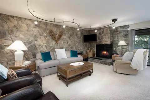 112 E La Bonte St #203-E, Dillon, CO 80435 photo 2