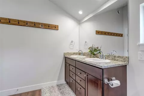 Bath - 26 Ermine Rd, Dillon, CO 80435 photo 2 of 3