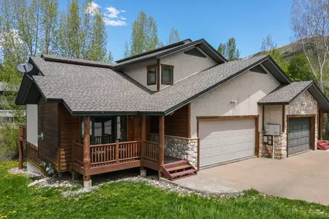 1860 Hunters Dr, Steamboat Springs, CO 80487