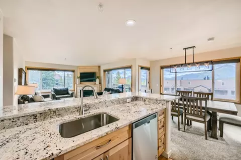 95600 Ryan Gulch Rd #611, Silverthorne, CO 80498
