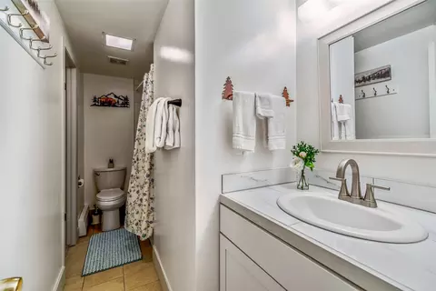 Bath - 370 E La Bonte St #A, Dillon, CO 80435 photo 1 of 6